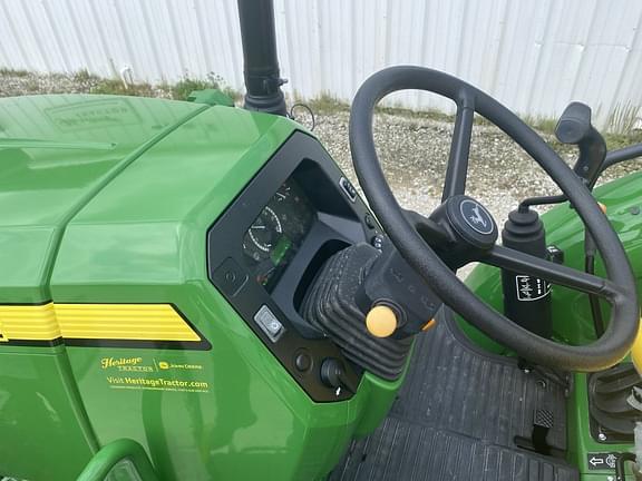 Image of John Deere 5075E equipment image 1