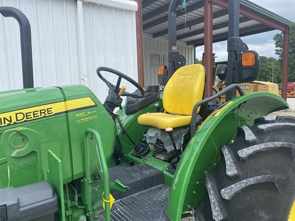 Image of John Deere 5075E equipment image 4