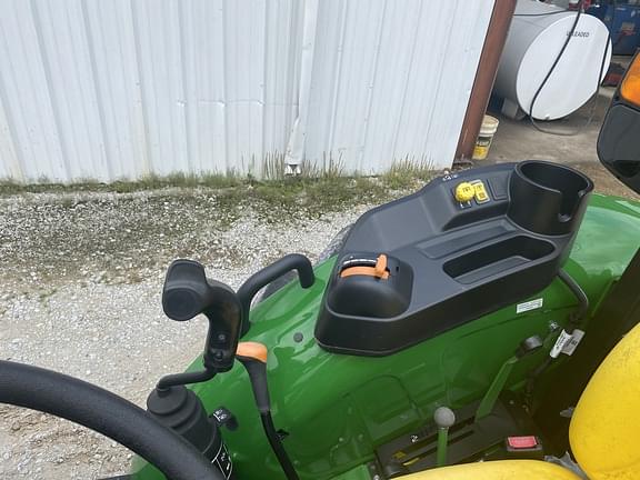 Image of John Deere 5075E equipment image 3