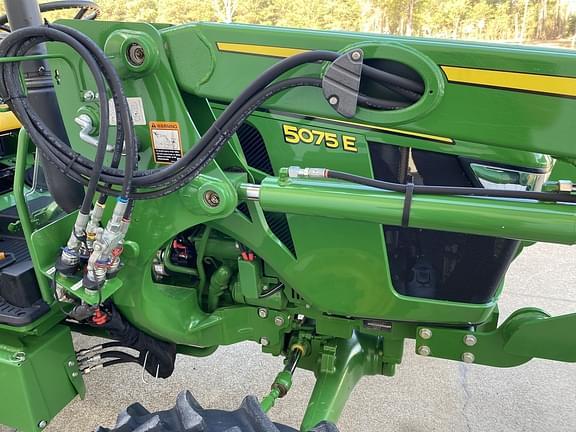 Image of John Deere 5075E equipment image 4