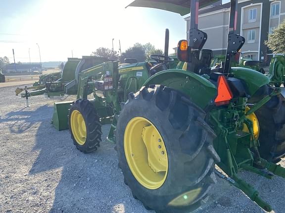 Image of John Deere 5075E equipment image 4