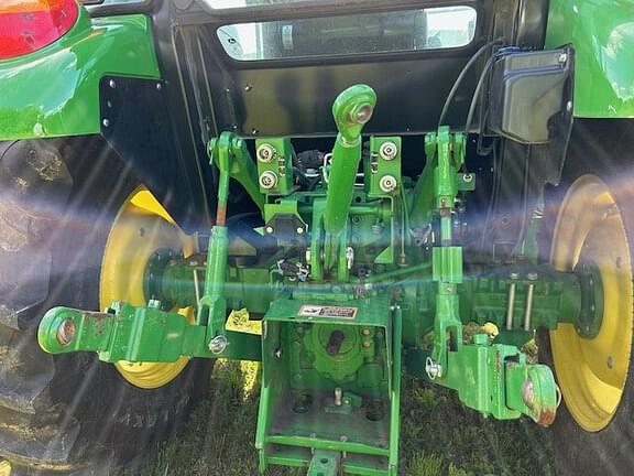 Image of John Deere 5075E equipment image 3