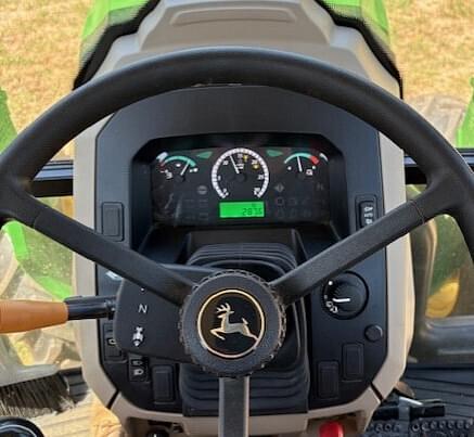 Image of John Deere 5075E equipment image 3