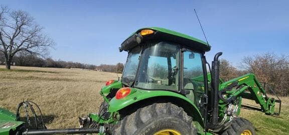 Image of John Deere 5075E equipment image 4
