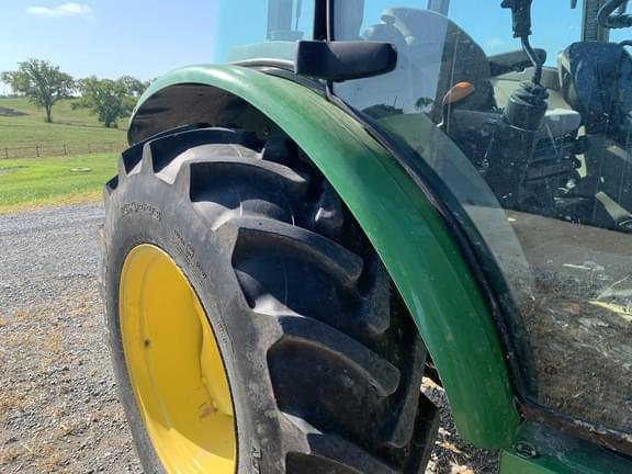 Image of John Deere 5075E equipment image 4