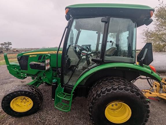 Image of John Deere 5075E equipment image 4