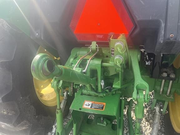 Image of John Deere 5075E equipment image 4