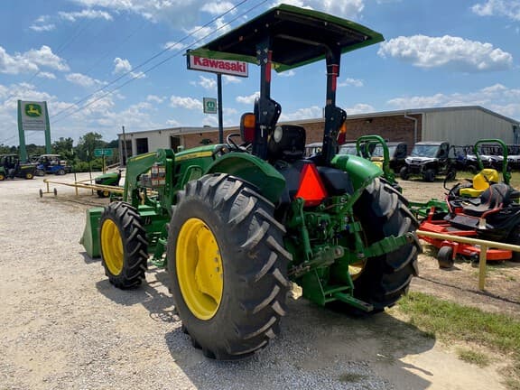 Image of John Deere 5075E equipment image 4