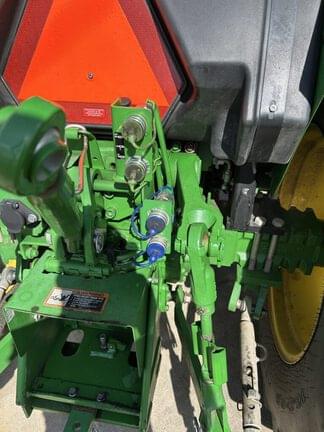 Image of John Deere 5075E equipment image 4