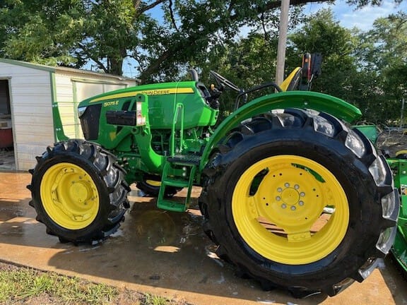 2022 John Deere 5075E Equipment Image0