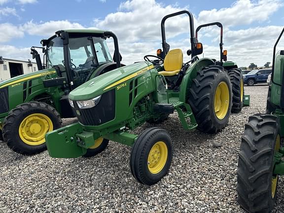Image of John Deere 5075E equipment image 1