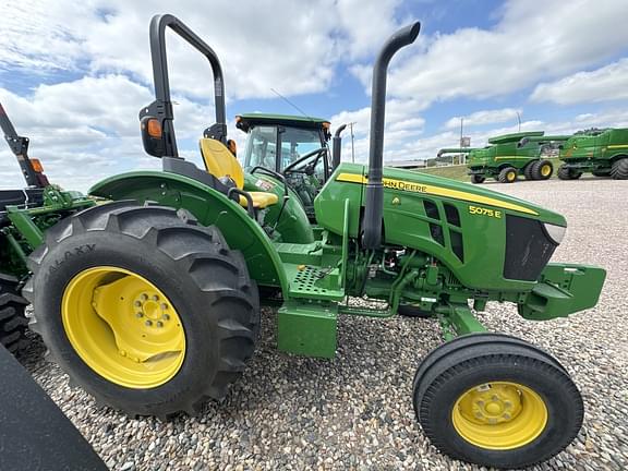 Image of John Deere 5075E equipment image 4