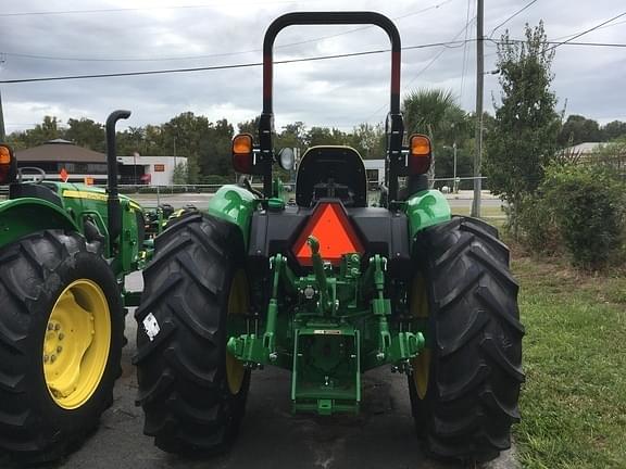 Image of John Deere 5075E equipment image 4