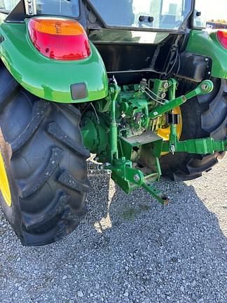 Image of John Deere 5075E equipment image 4