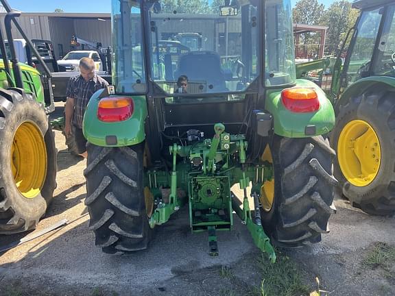 Image of John Deere 5075E equipment image 4