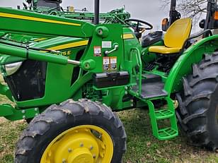 Main image John Deere 5075E 1