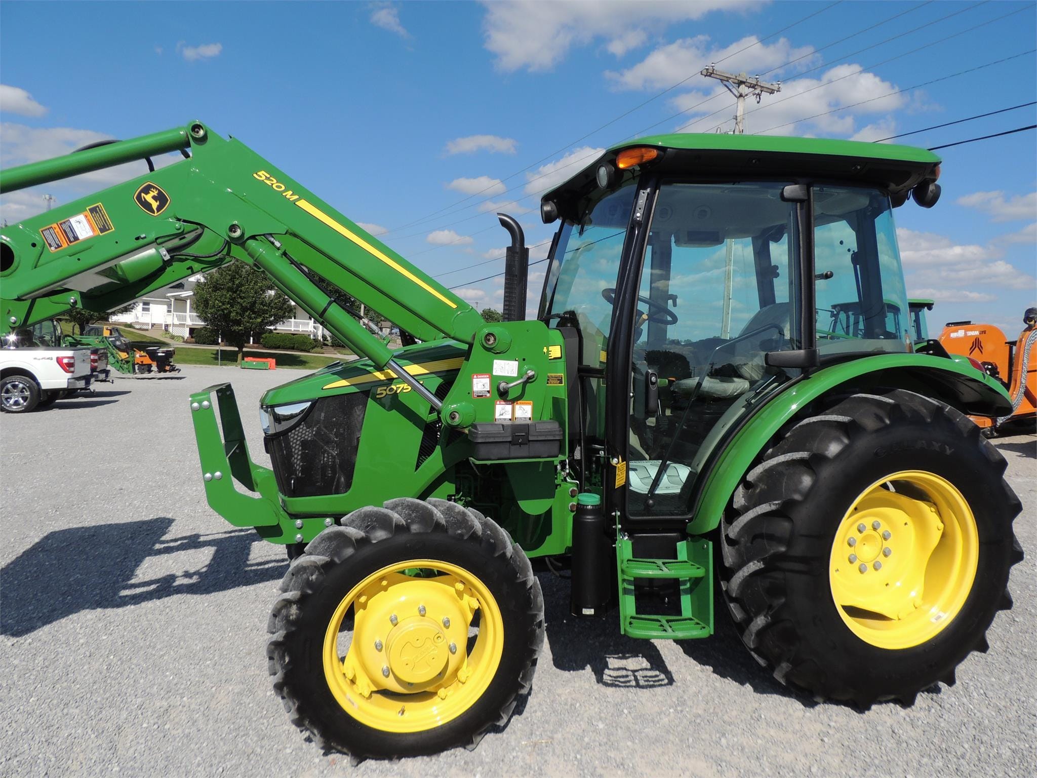2022 John Deere 5075E Equipment Image0
