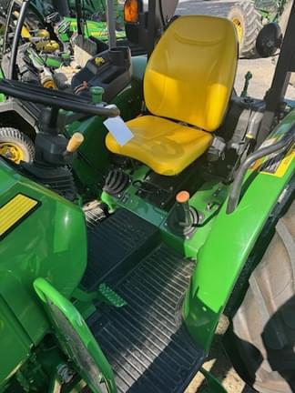 Image of John Deere 5075E equipment image 4