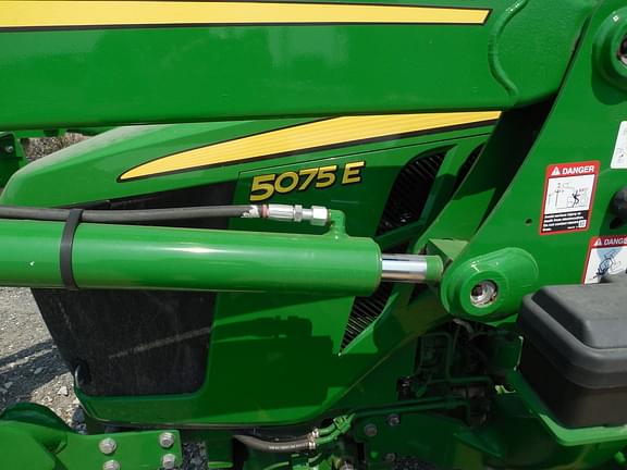 Image of John Deere 5075E equipment image 1