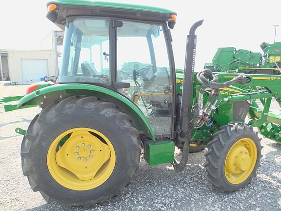 Image of John Deere 5075E equipment image 4