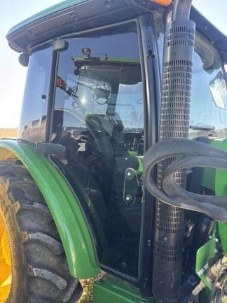 Image of John Deere 5075E equipment image 2