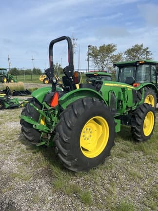 Image of John Deere 5075E equipment image 4