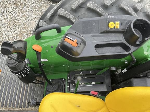 Image of John Deere 5075E equipment image 4