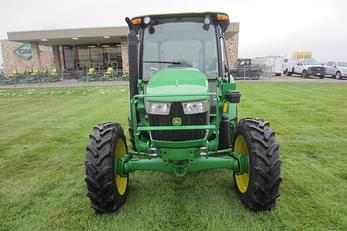 Main image John Deere 5075E 1