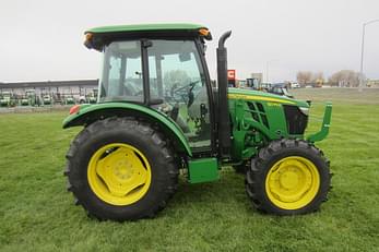 Main image John Deere 5075E 8