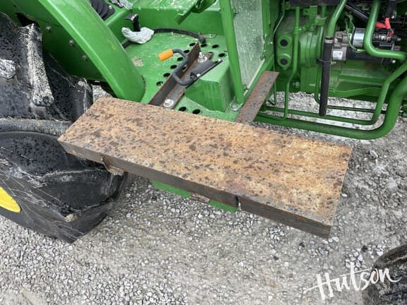 Image of John Deere 5075E equipment image 4