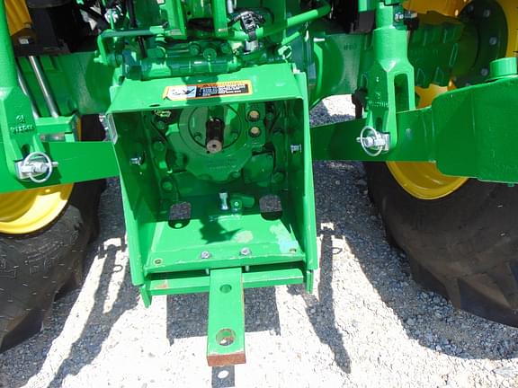 Image of John Deere 5075E equipment image 3