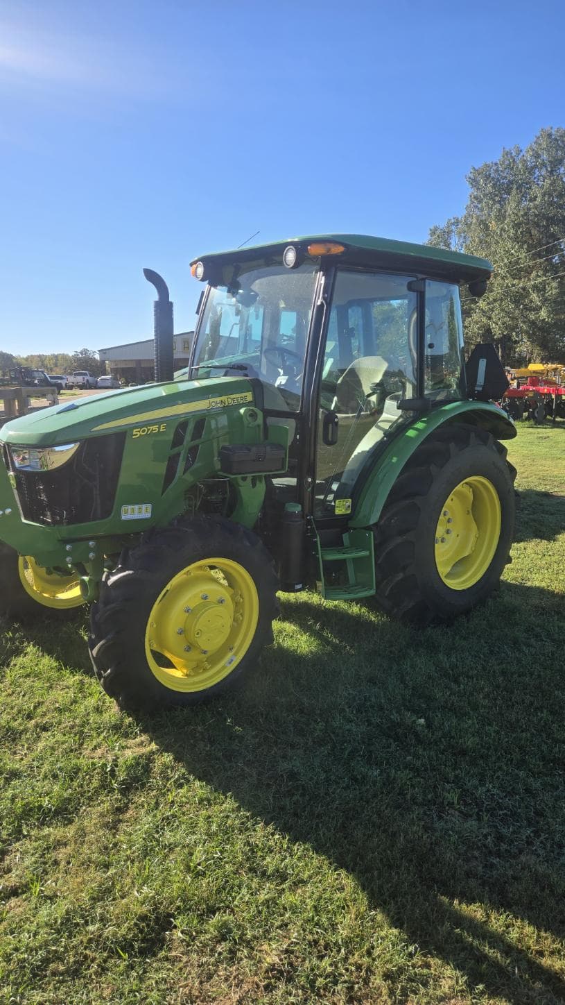 Image of John Deere 5075E Image 1