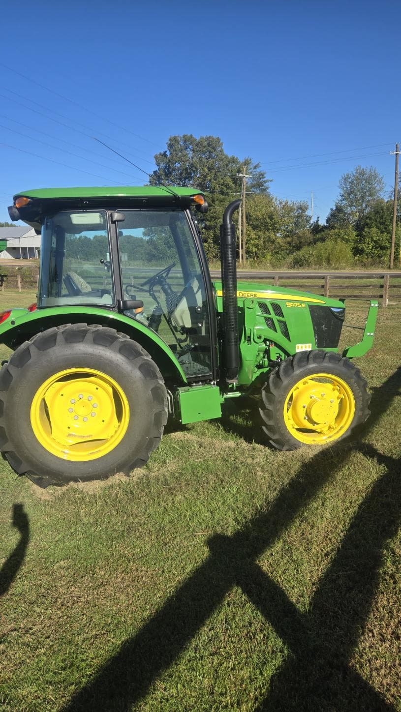 Image of John Deere 5075E Image 1