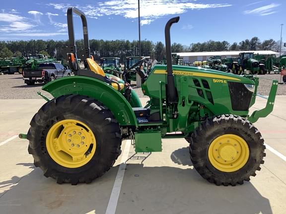 Image of John Deere 5075E equipment image 2