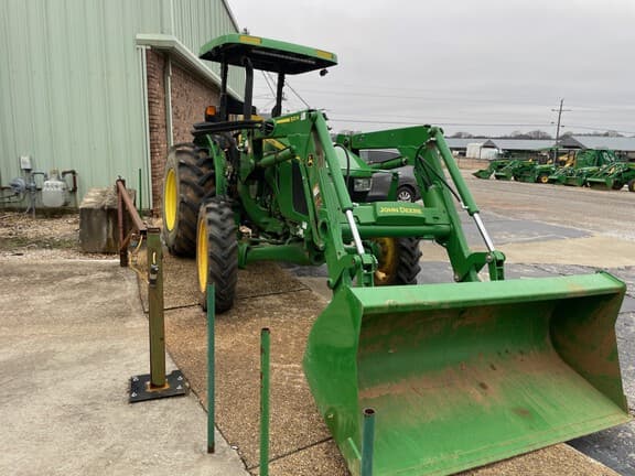 Image of John Deere 5075E equipment image 4