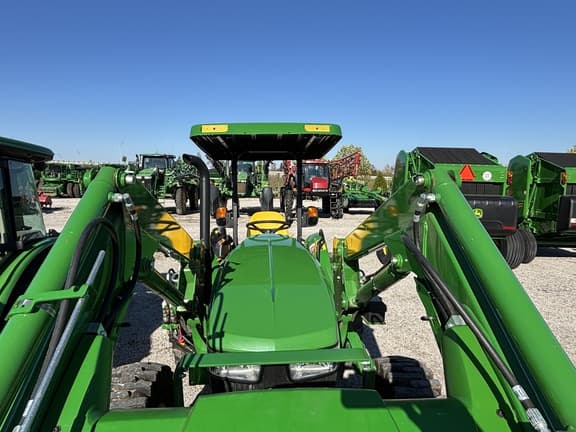 Image of John Deere 5075E equipment image 4