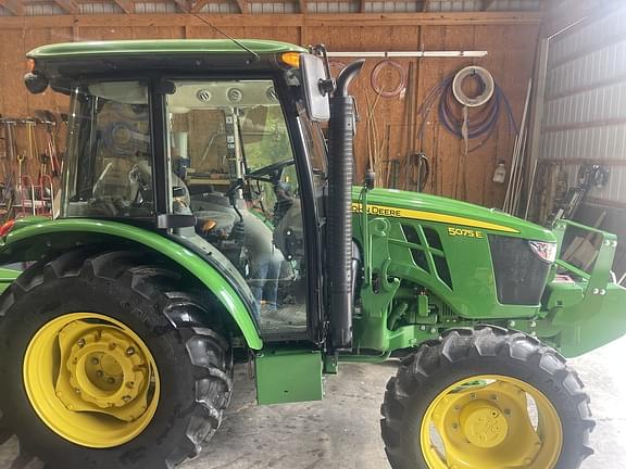 Image of John Deere 5075E equipment image 3