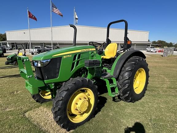 Image of John Deere 5075E equipment image 4