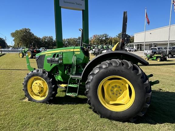 Image of John Deere 5075E equipment image 3