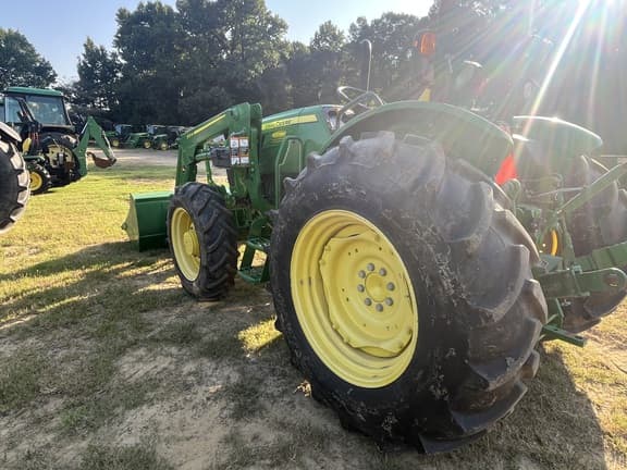 Image of John Deere 5075E equipment image 4