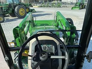 Main image John Deere 5075E 18