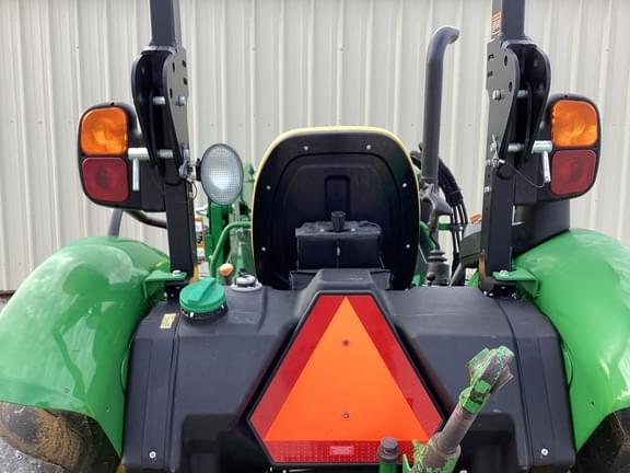 Image of John Deere 5075E equipment image 4