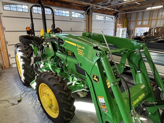 2022 John Deere 5075E Equipment Image0