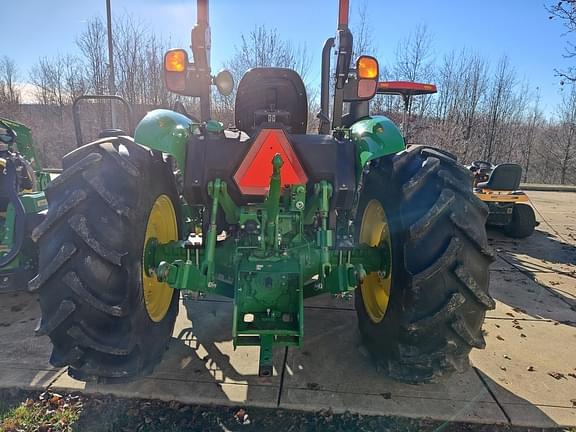 Image of John Deere 5075E equipment image 4