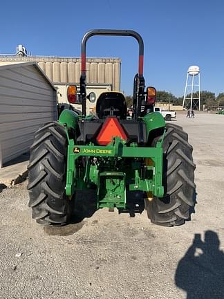 Image of John Deere 5075E equipment image 4