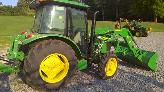 Image of John Deere 5075E equipment image 4