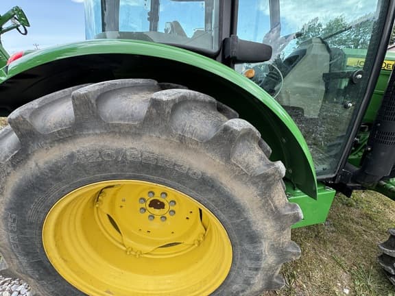 Image of John Deere 5075E equipment image 3