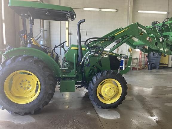 Image of John Deere 5075E equipment image 3