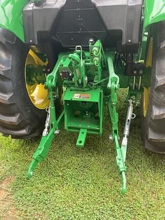 Image of John Deere 5075E equipment image 3