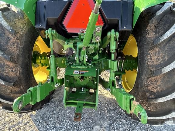 Image of John Deere 5075E equipment image 3